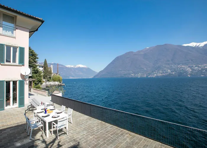 فيلة Teresa On Como's Lakeshore *