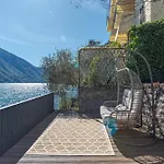 Teresa On Como's Lakeshore Villa