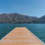 Teresa On Como's Lakeshore Villa *