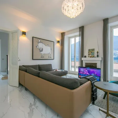 Teresa On Como's Lakeshore Villa