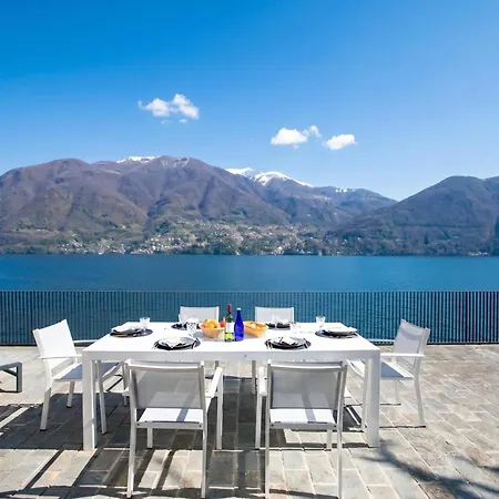 فيلة Teresa On Como's Lakeshore *