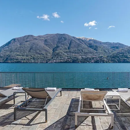 Teresa On Como's Lakeshore * Brienno