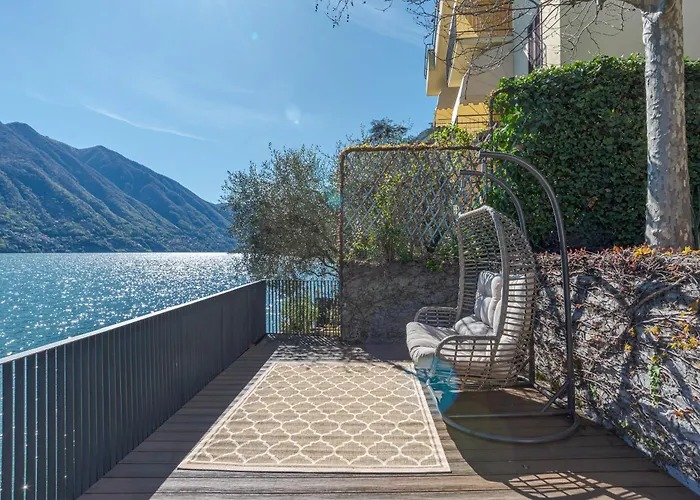 Teresa On Como's Lakeshore Вилла