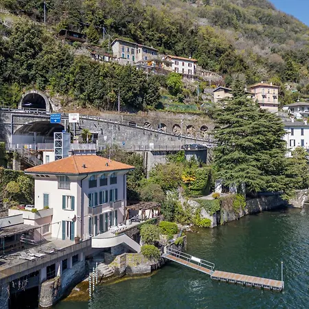 Teresa On Como's Lakeshore * Brienno