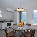 Teresa On Como's Lakeshore Villa