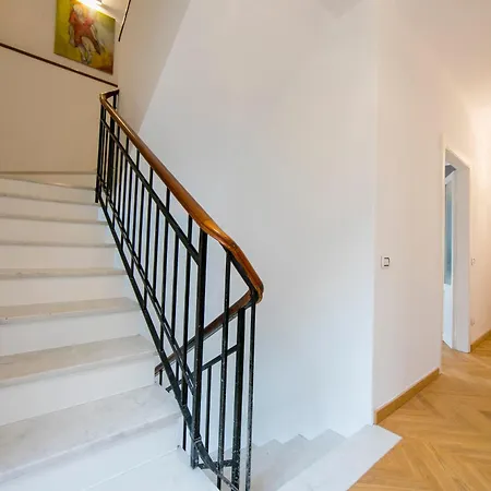 Teresa On Como's Lakeshore Vila *