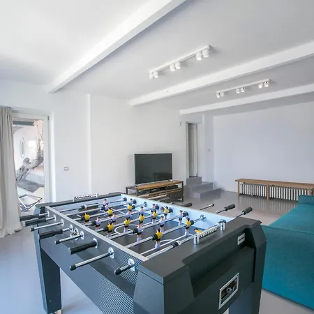 Teresa On Como's Lakeshore Vila *