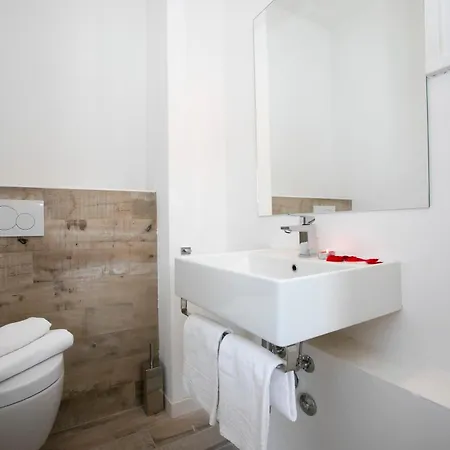 Teresa On Como's Lakeshore Vila *