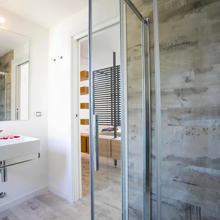 Teresa On Como's Lakeshore Vila Brienno