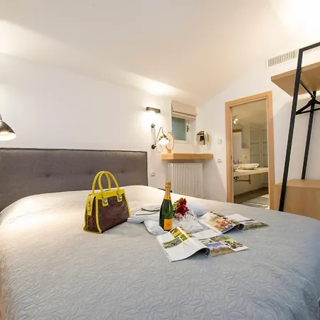 Vila Teresa On Como's Lakeshore Brienno