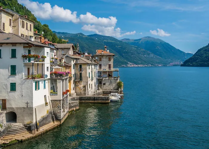 Teresa On Como's Lakeshore Βίλα