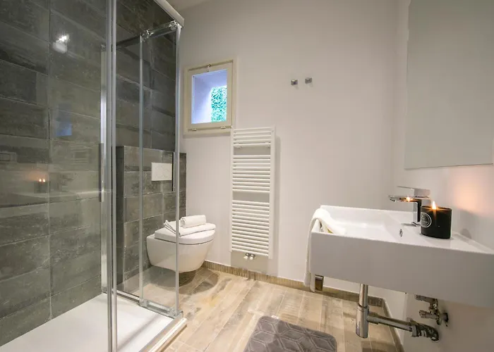 Teresa On Como's Lakeshore Βίλα