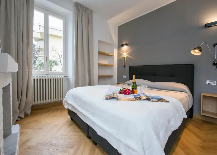 Teresa On Como's Lakeshore Βίλα